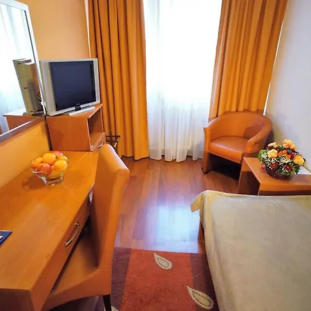 Srbija-free Parking Hotel 3*